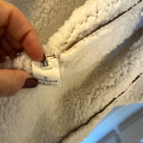 Cozy Brown Sherpa-Lined Vest - Picture 3 of 3